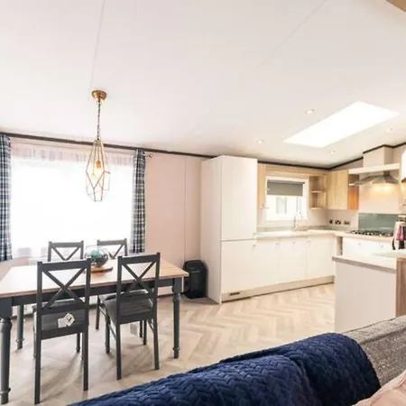 Truemans With Hot Tub *