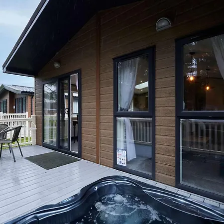 Truemans With Hot Tub